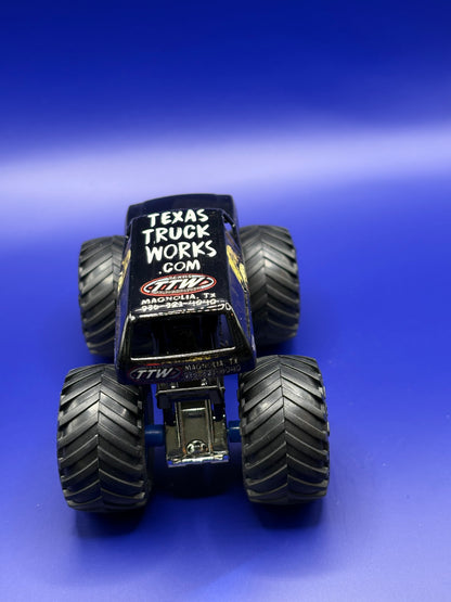 RARE - MINT - MONSTER JAM - PHONE NUMBER BOUNTY HUNTER - 1:64 SCALE