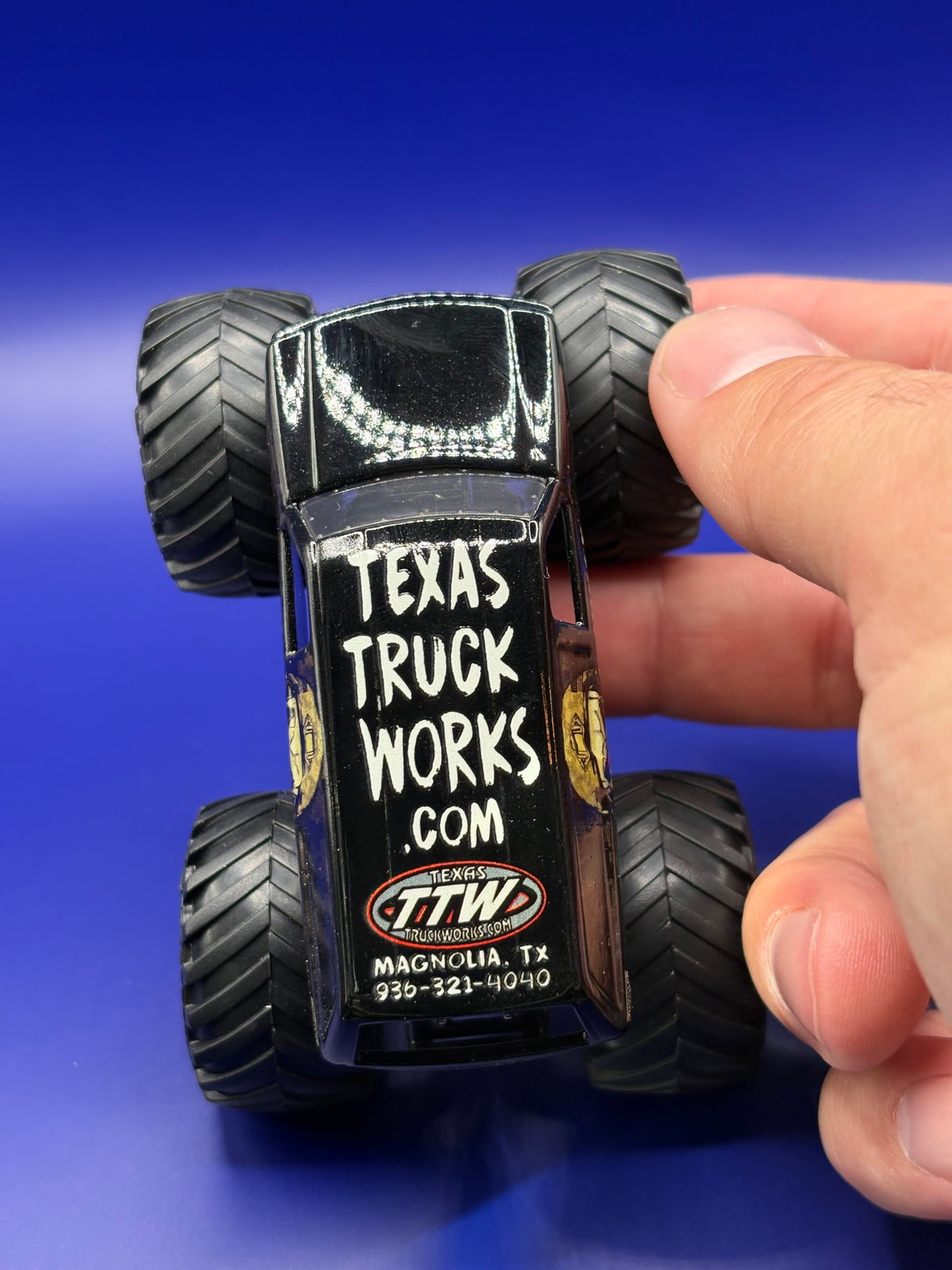 RARE - MINT - MONSTER JAM - PHONE NUMBER BOUNTY HUNTER - 1:64 SCALE